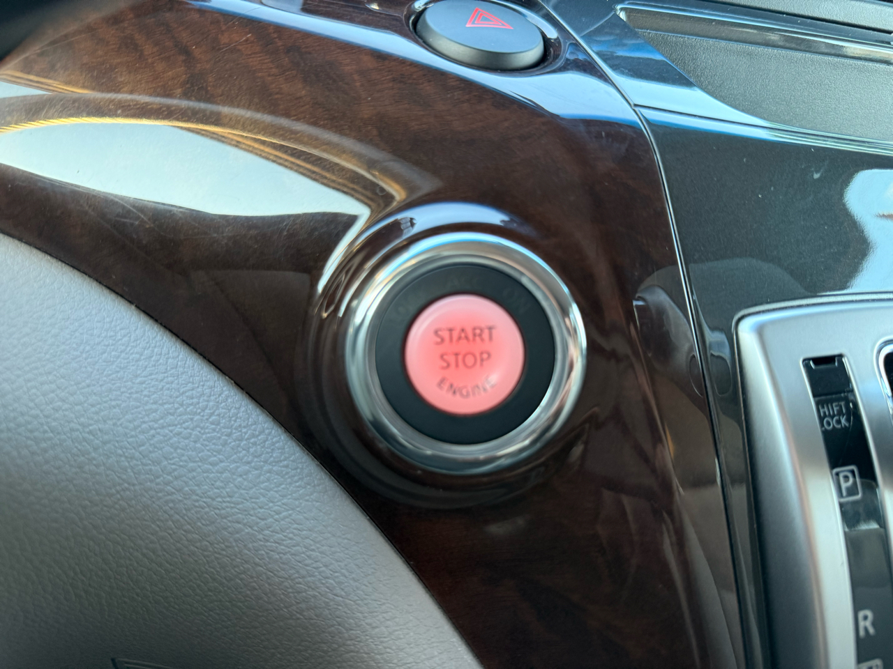 Nissan Quest 4dr SV 2011