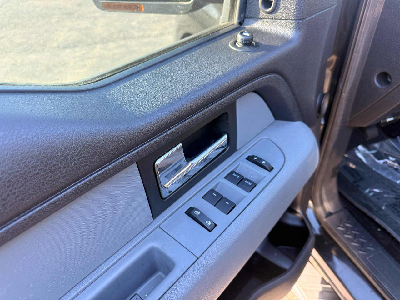 Ford F-150 4WD SuperCrew 139" XLT 2012