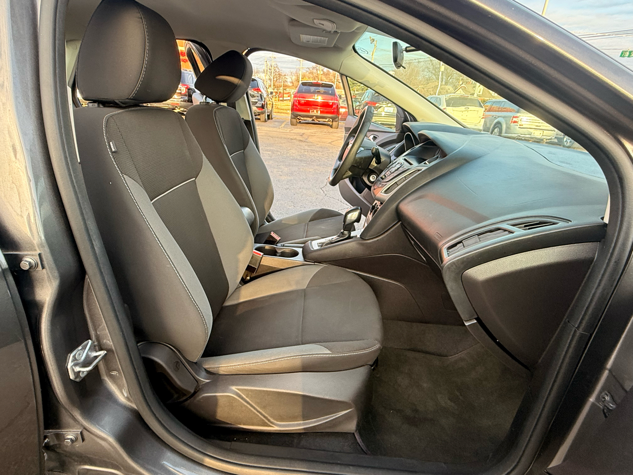 Ford Focus 4dr Sdn SE 2014