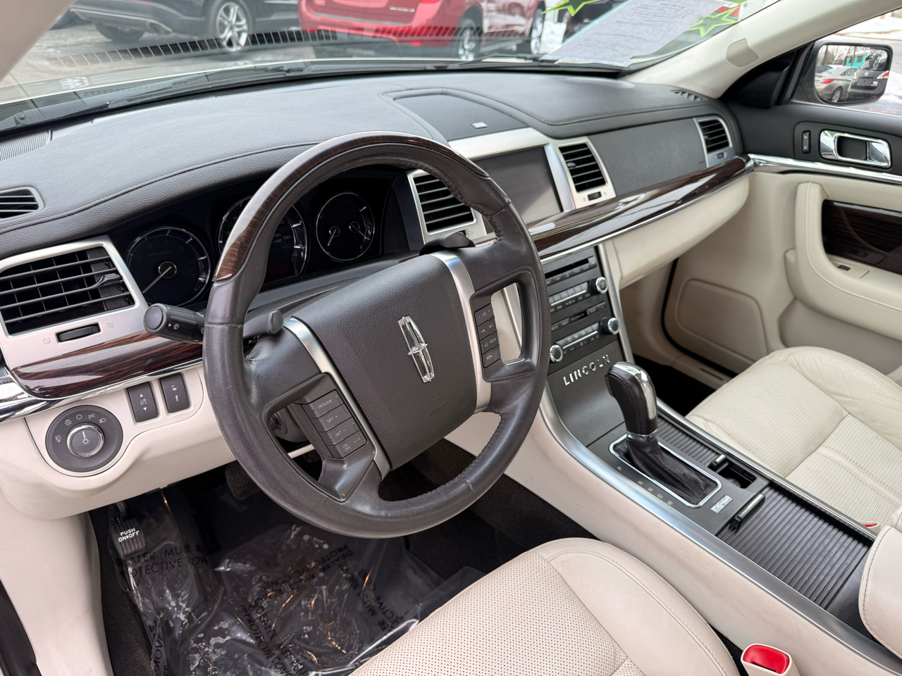 Lincoln MKS 4dr Sdn 3.7L FWD 2011