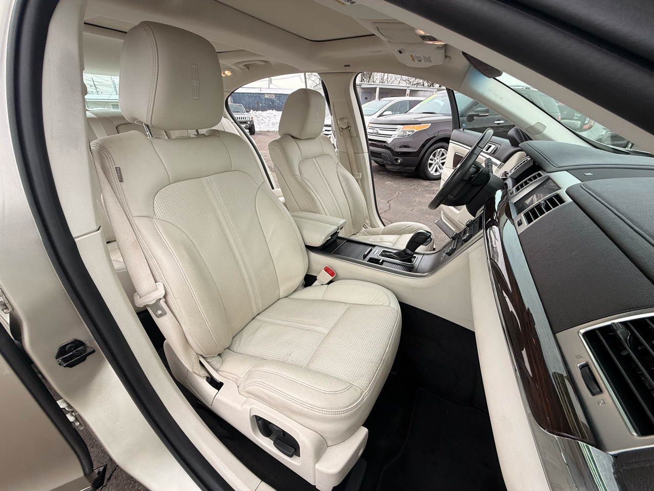 Lincoln MKS 4dr Sdn 3.7L FWD 2011