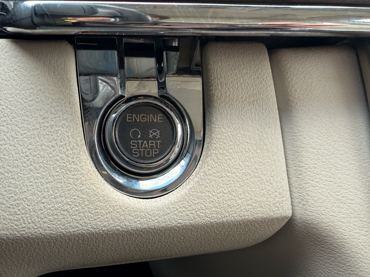 Lincoln MKS 4dr Sdn 3.7L FWD 2011