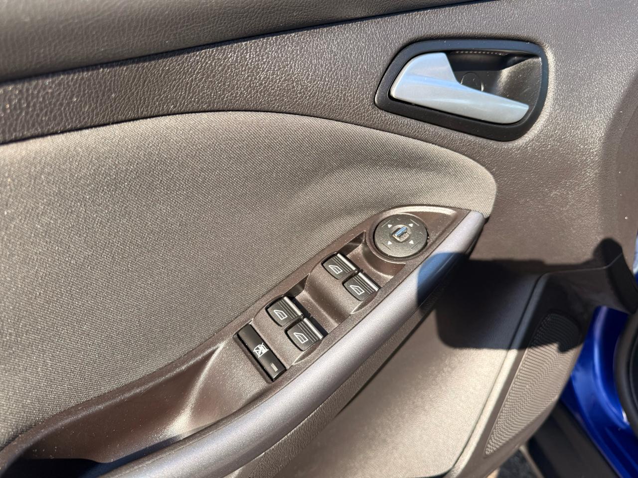 Ford Focus 4dr Sdn Titanium 2014