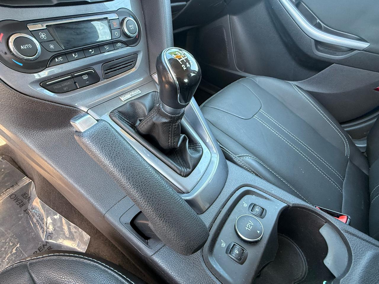 Ford Focus 4dr Sdn Titanium 2014