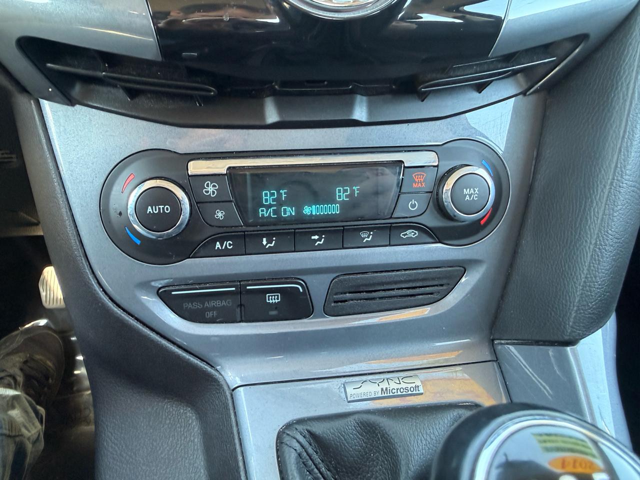 Ford Focus 4dr Sdn Titanium 2014