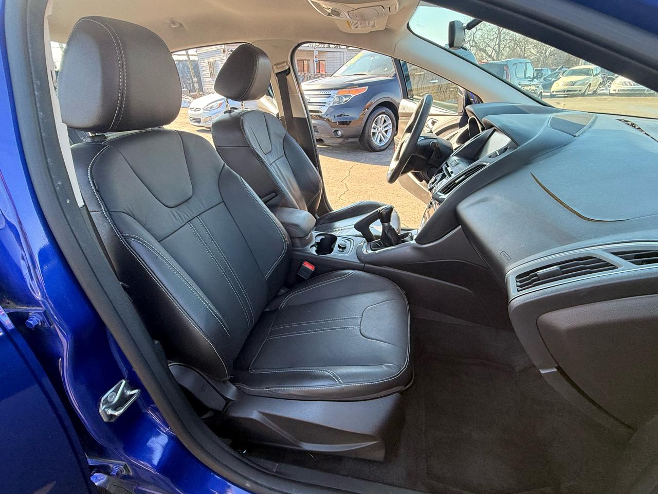 Ford Focus 4dr Sdn Titanium 2014