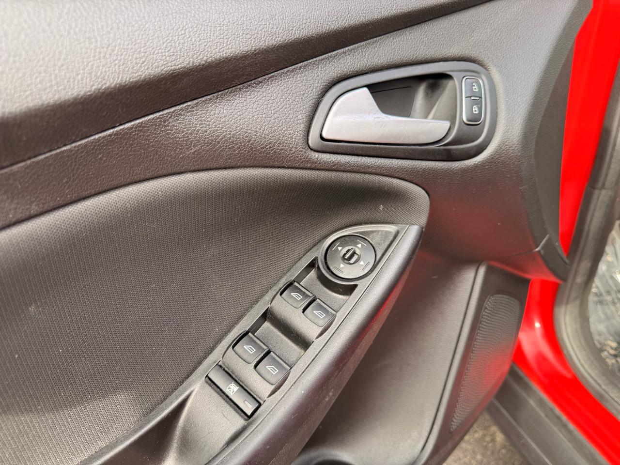 Ford Focus SE Sedan 2017