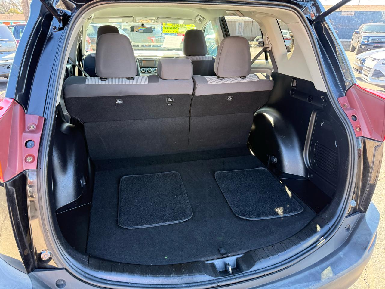 Toyota RAV4 AWD 4dr LE (Natl) 2013