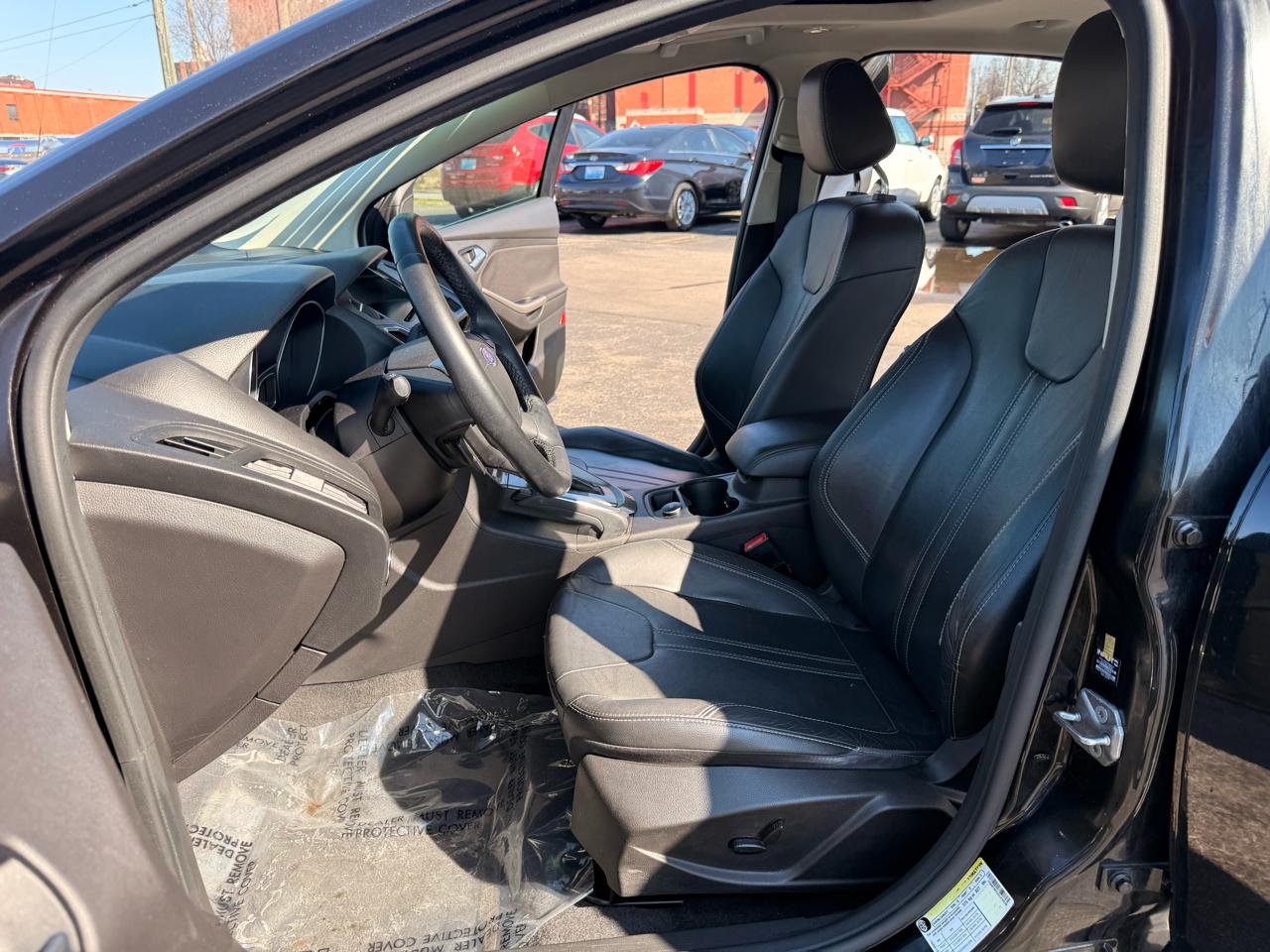 Ford Focus 5dr HB SEL 2012