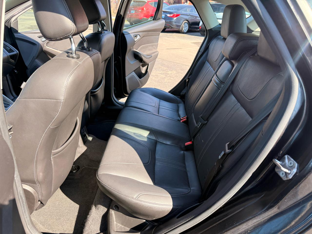 Ford Focus 5dr HB SEL 2012