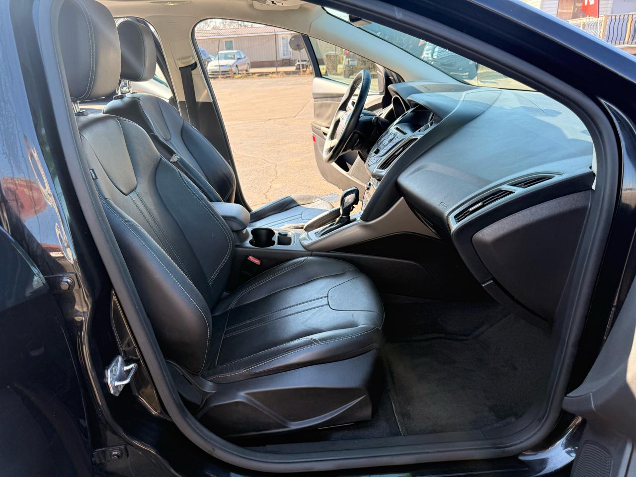 Ford Focus 5dr HB SEL 2012