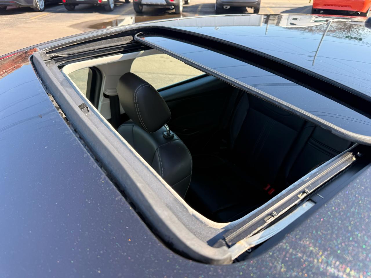 Ford Focus 5dr HB SEL 2012