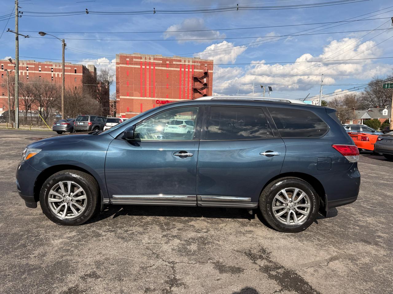 Nissan Pathfinder 2WD 4dr SL 2013