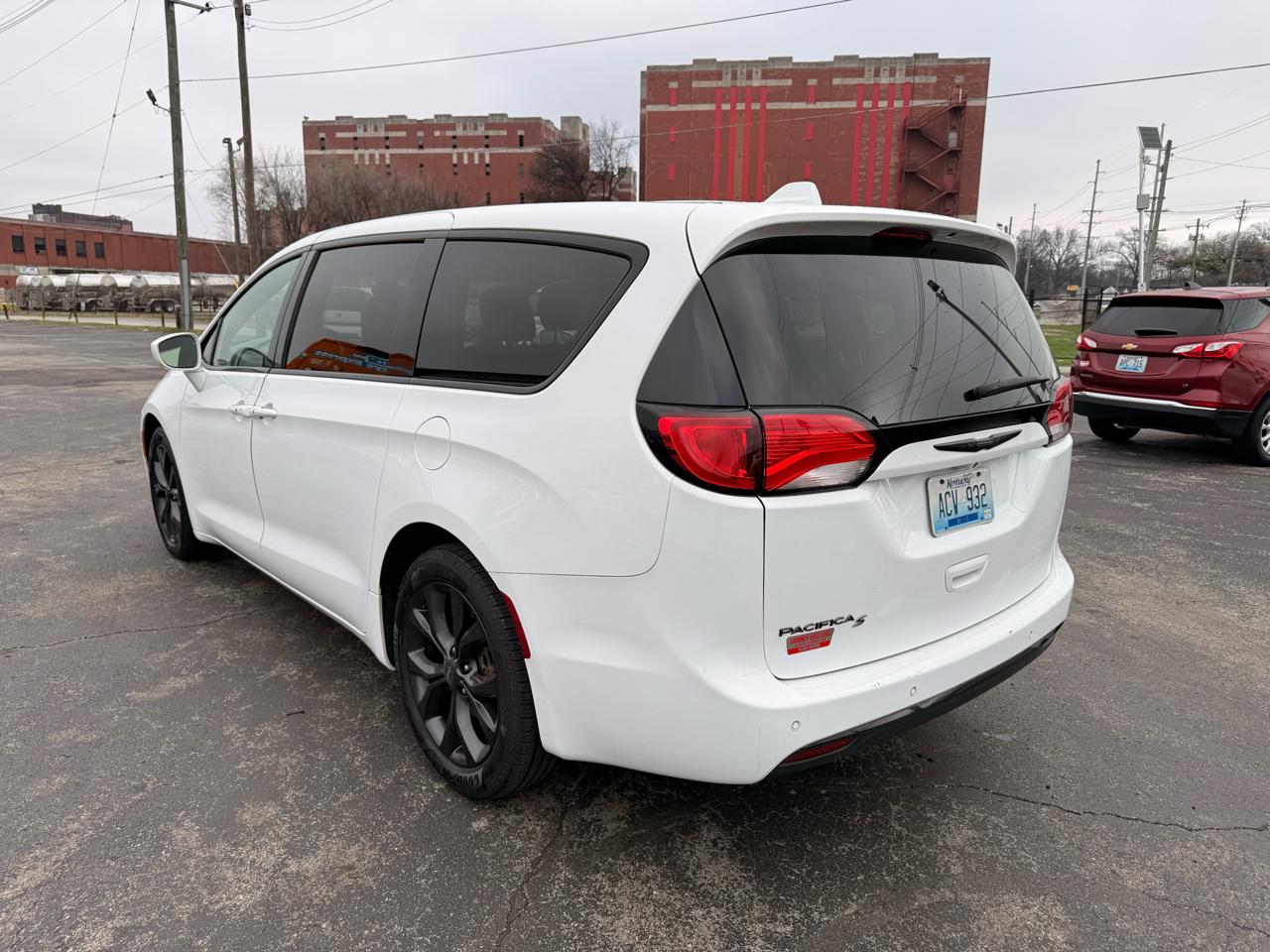Chrysler Pacifica Touring FWD 2020
