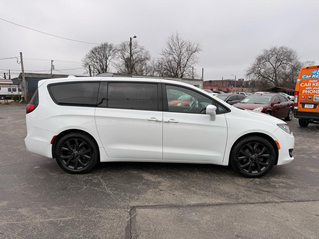 Chrysler Pacifica Touring FWD 2020