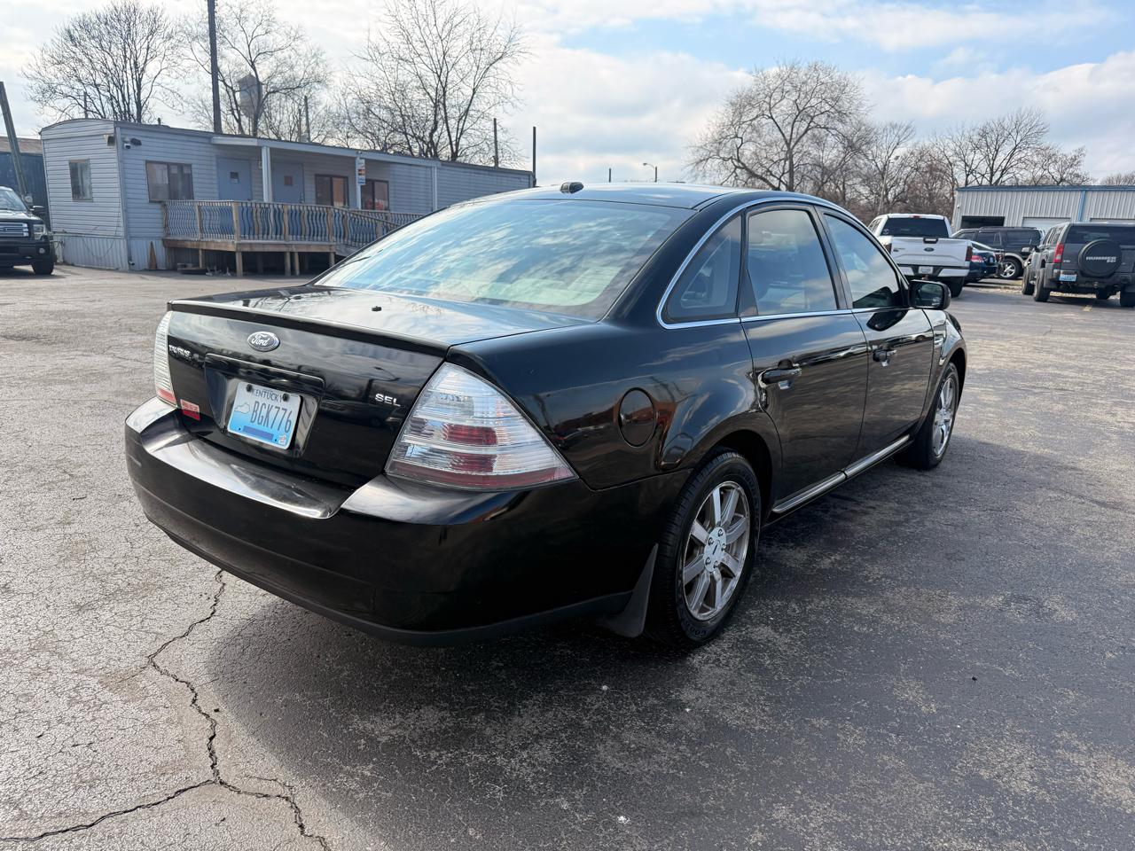 Ford Taurus 4dr Sdn SEL FWD 2008