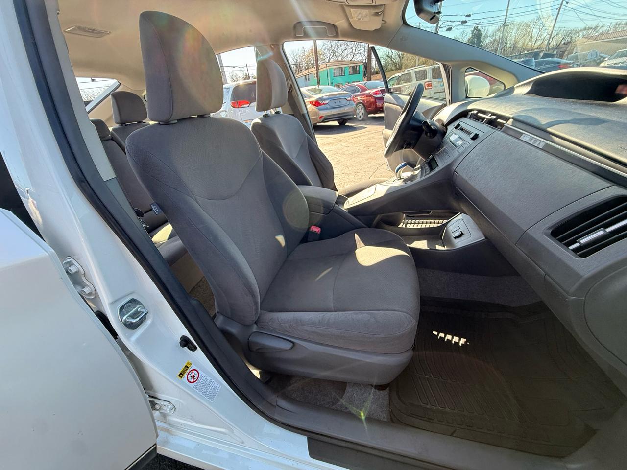 Toyota Prius 5dr HB III (Natl) 2011