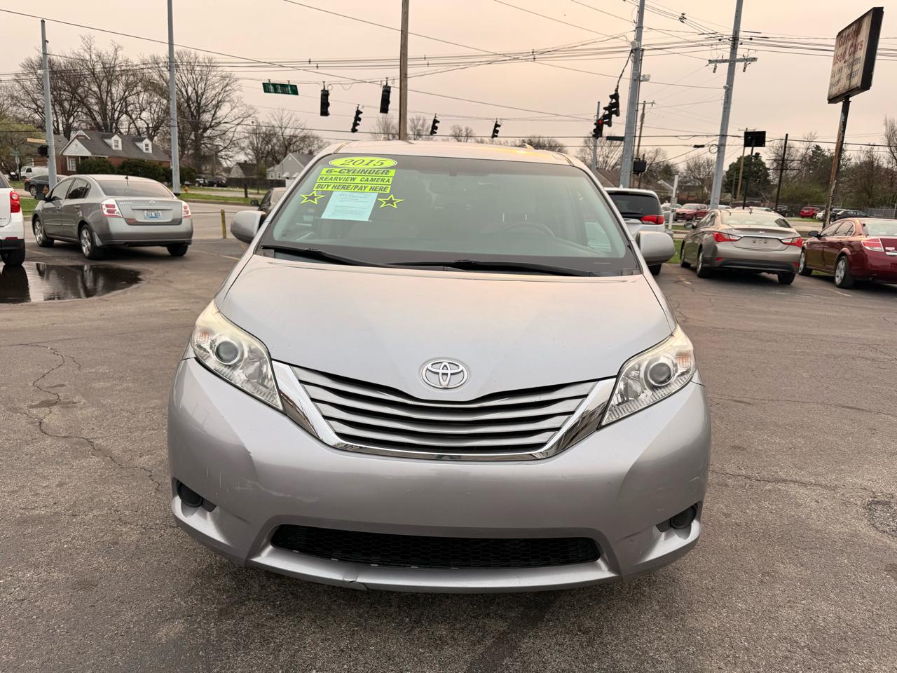 Toyota Sienna 5dr 8-Pass Van LE FWD (Natl) 2015