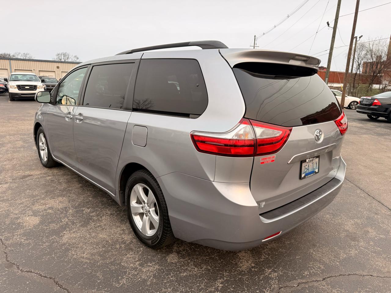 Toyota Sienna 5dr 8-Pass Van LE FWD (Natl) 2015