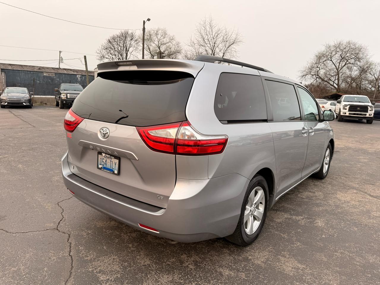 Toyota Sienna 5dr 8-Pass Van LE FWD (Natl) 2015
