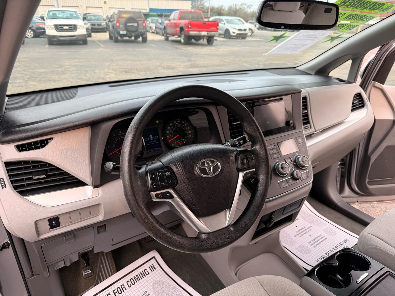 Toyota Sienna 5dr 8-Pass Van LE FWD (Natl) 2015