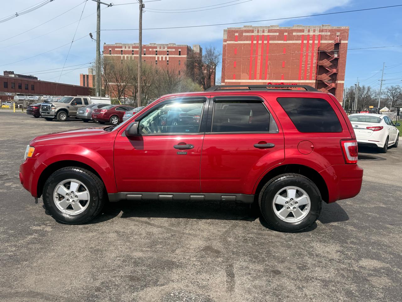 Ford Escape FWD 4dr XLT 2011