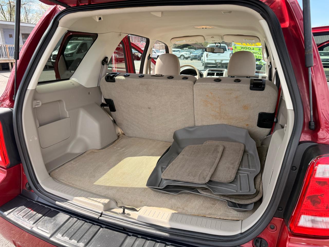 Ford Escape FWD 4dr XLT 2011