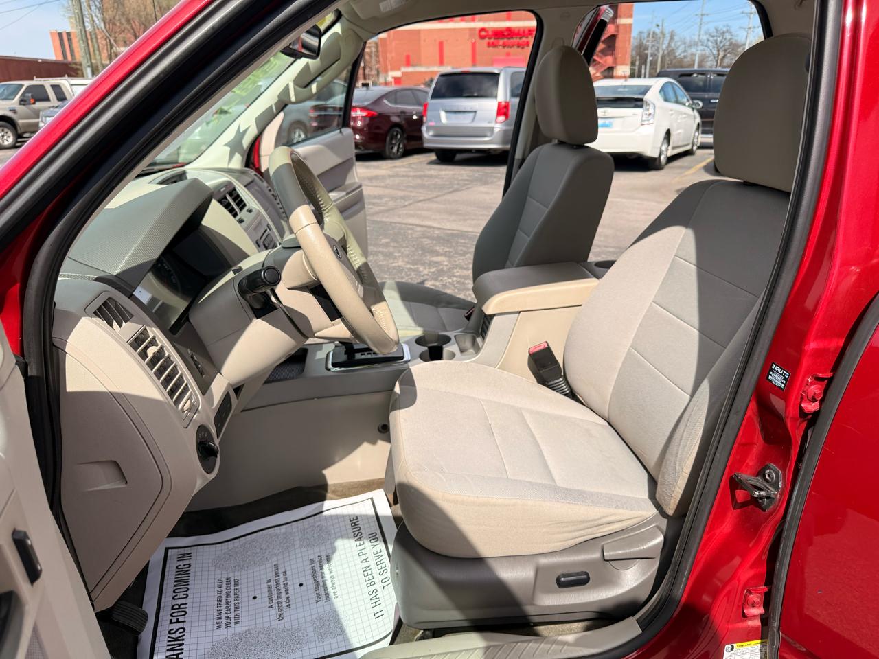 Ford Escape FWD 4dr XLT 2011