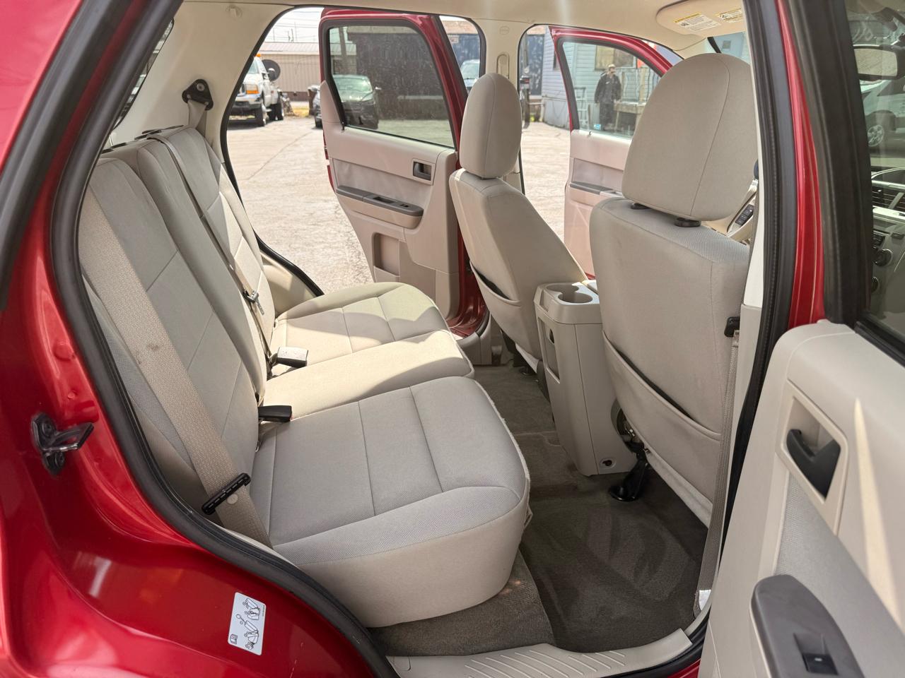 Ford Escape FWD 4dr XLT 2011