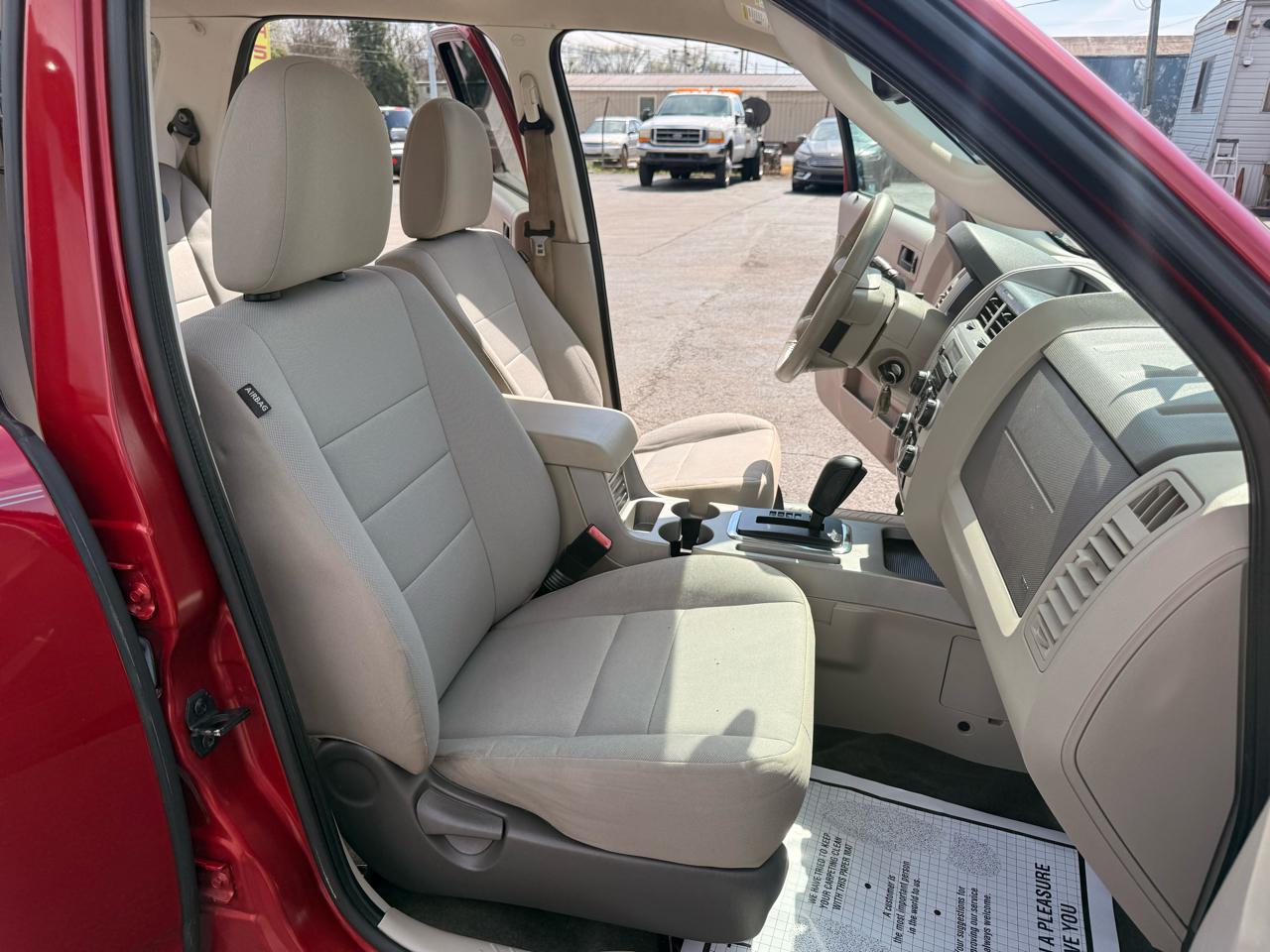 Ford Escape FWD 4dr XLT 2011