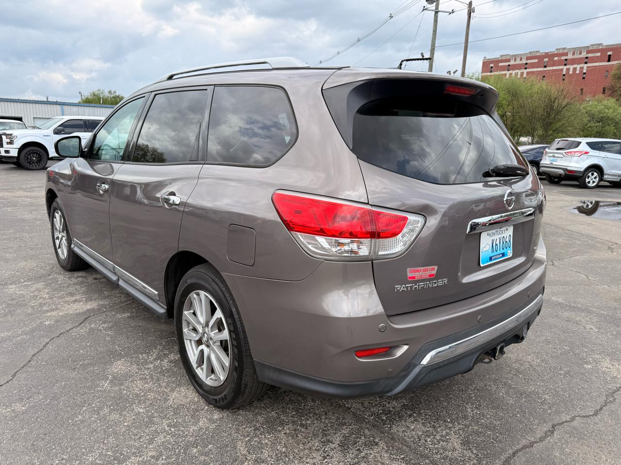 Nissan Pathfinder 2WD 4dr SL 2013