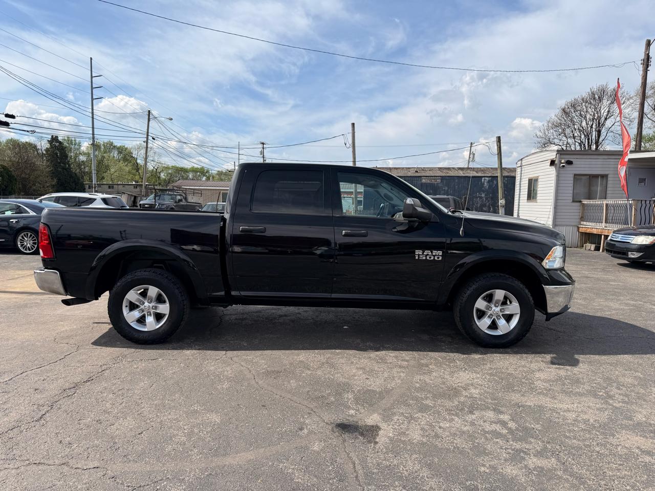 RAM 1500 4WD Crew Cab 140.5" Outdoorsman 2014