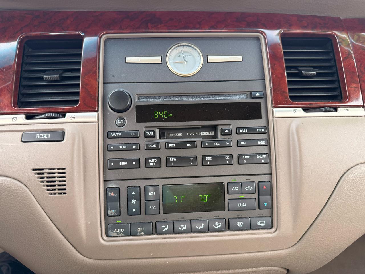 Lincoln Town Car 4dr Sdn Ultimate 2004