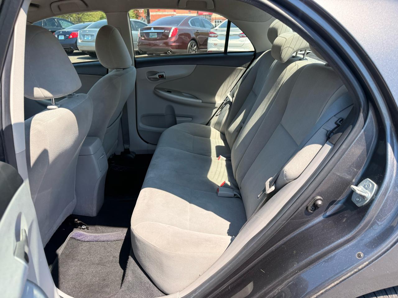 Toyota Corolla 4dr Sdn Auto LE (Natl) 2012