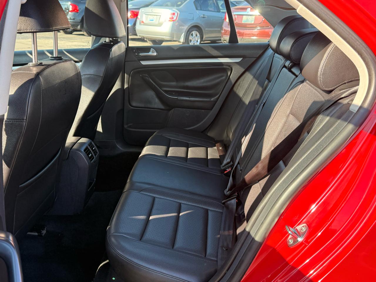 Volkswagen Jetta Sedan 4dr Auto Limited PZEV 2010