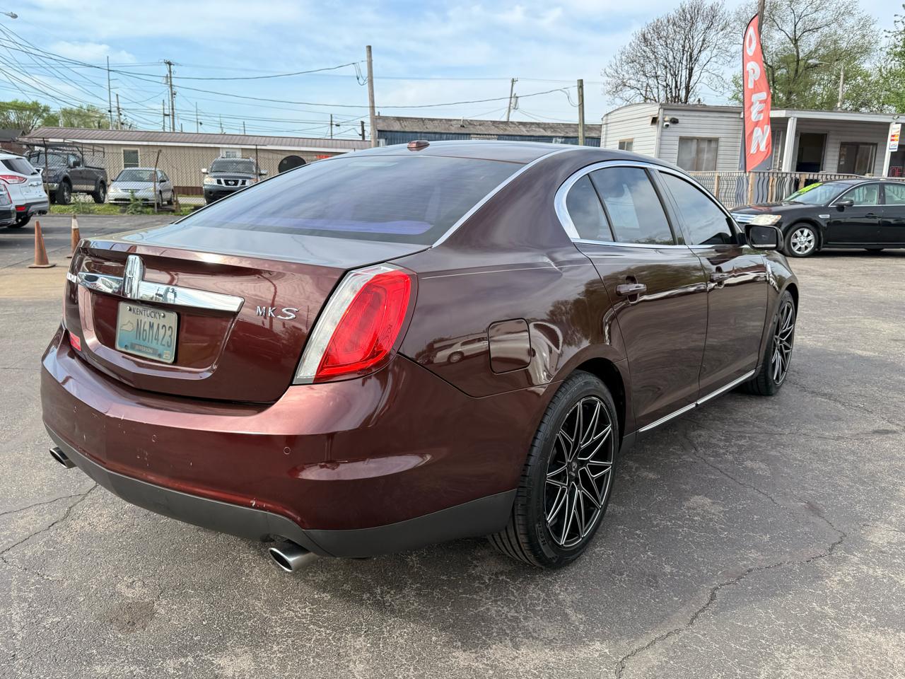 Lincoln MKS 4dr Sdn FWD 2009