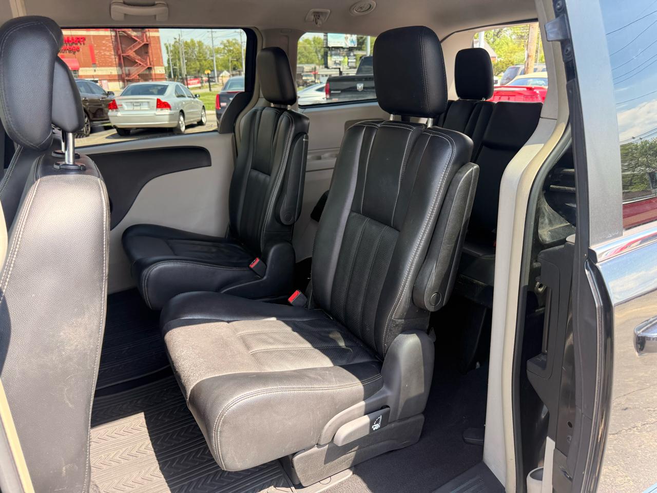 Chrysler Town & Country 4dr Wgn Touring 2012