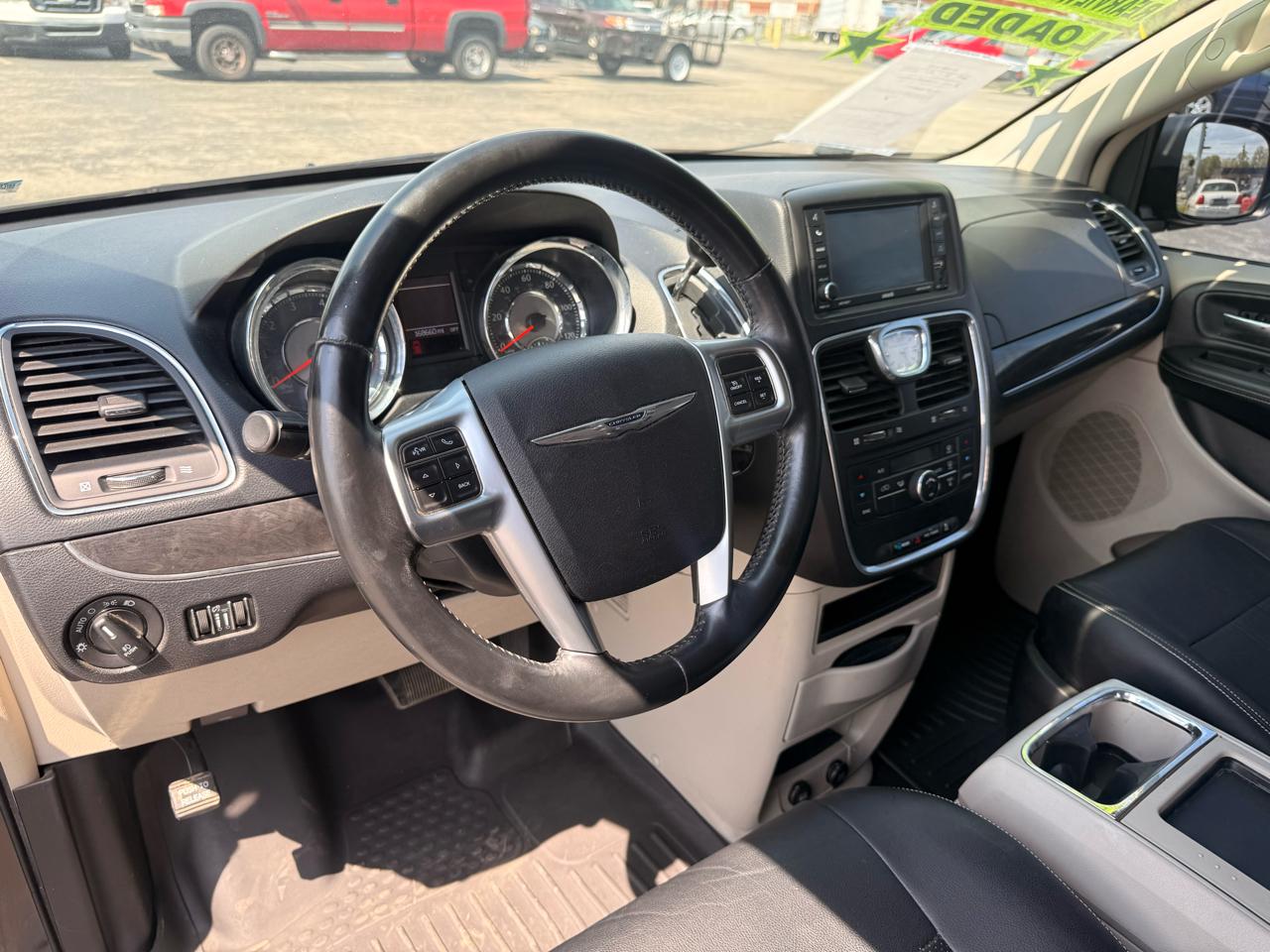 Chrysler Town & Country 4dr Wgn Touring 2012