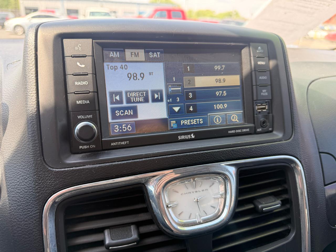 Chrysler Town & Country 4dr Wgn Touring 2012