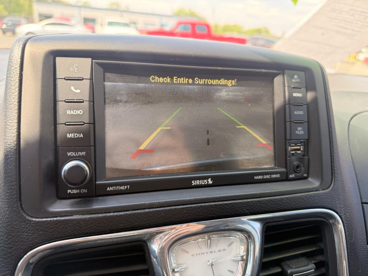 Chrysler Town & Country 4dr Wgn Touring 2012