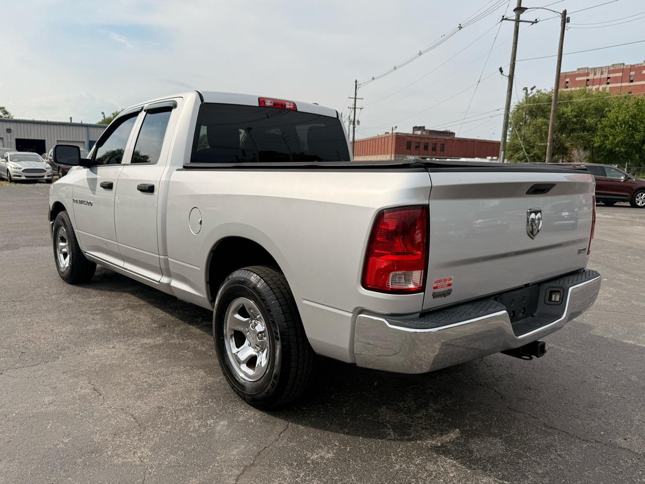 RAM 1500 2WD Quad Cab 140.5" ST 2011