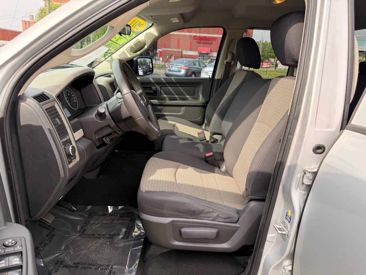 RAM 1500 2WD Quad Cab 140.5" ST 2011