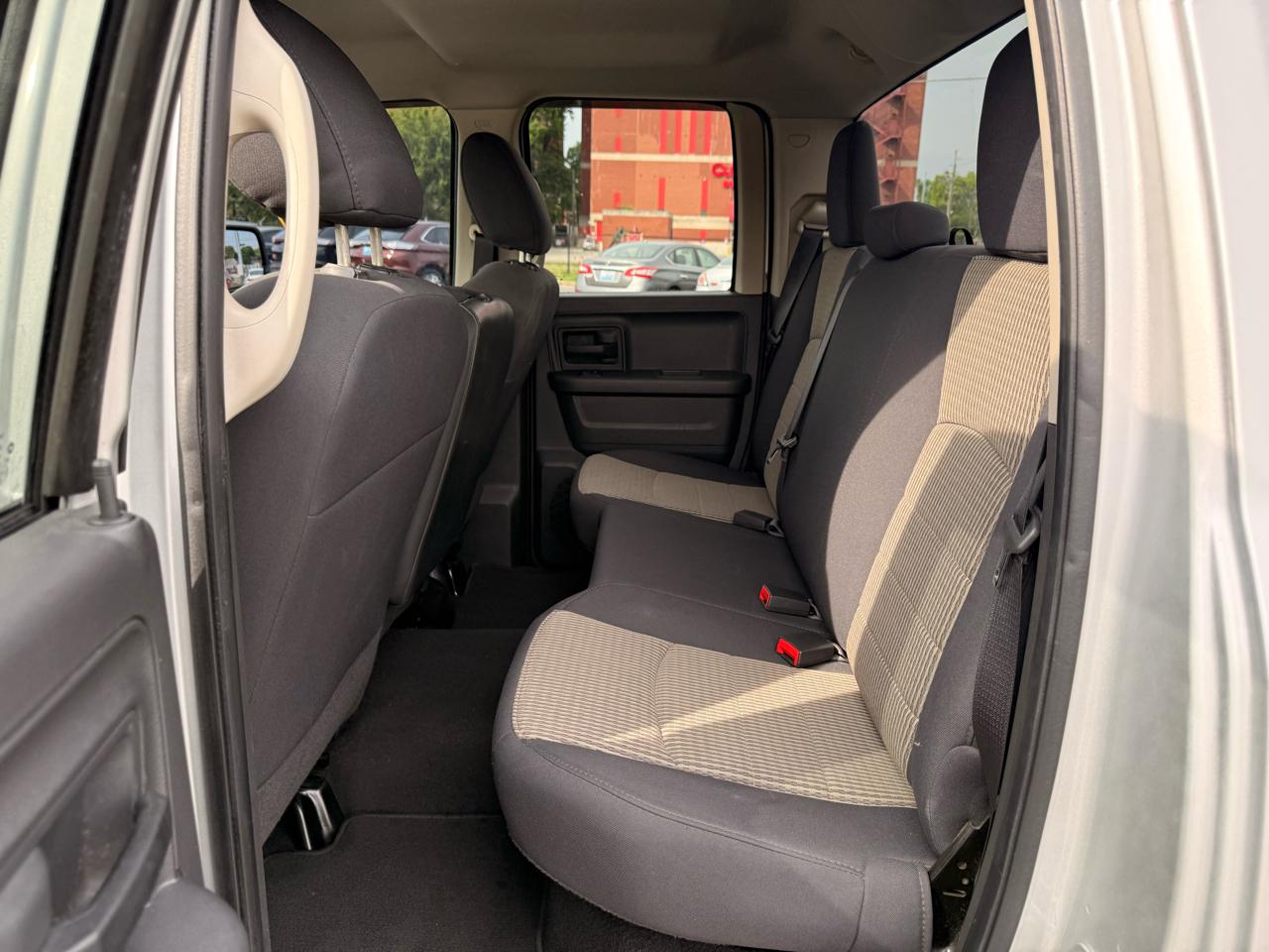 RAM 1500 2WD Quad Cab 140.5" ST 2011