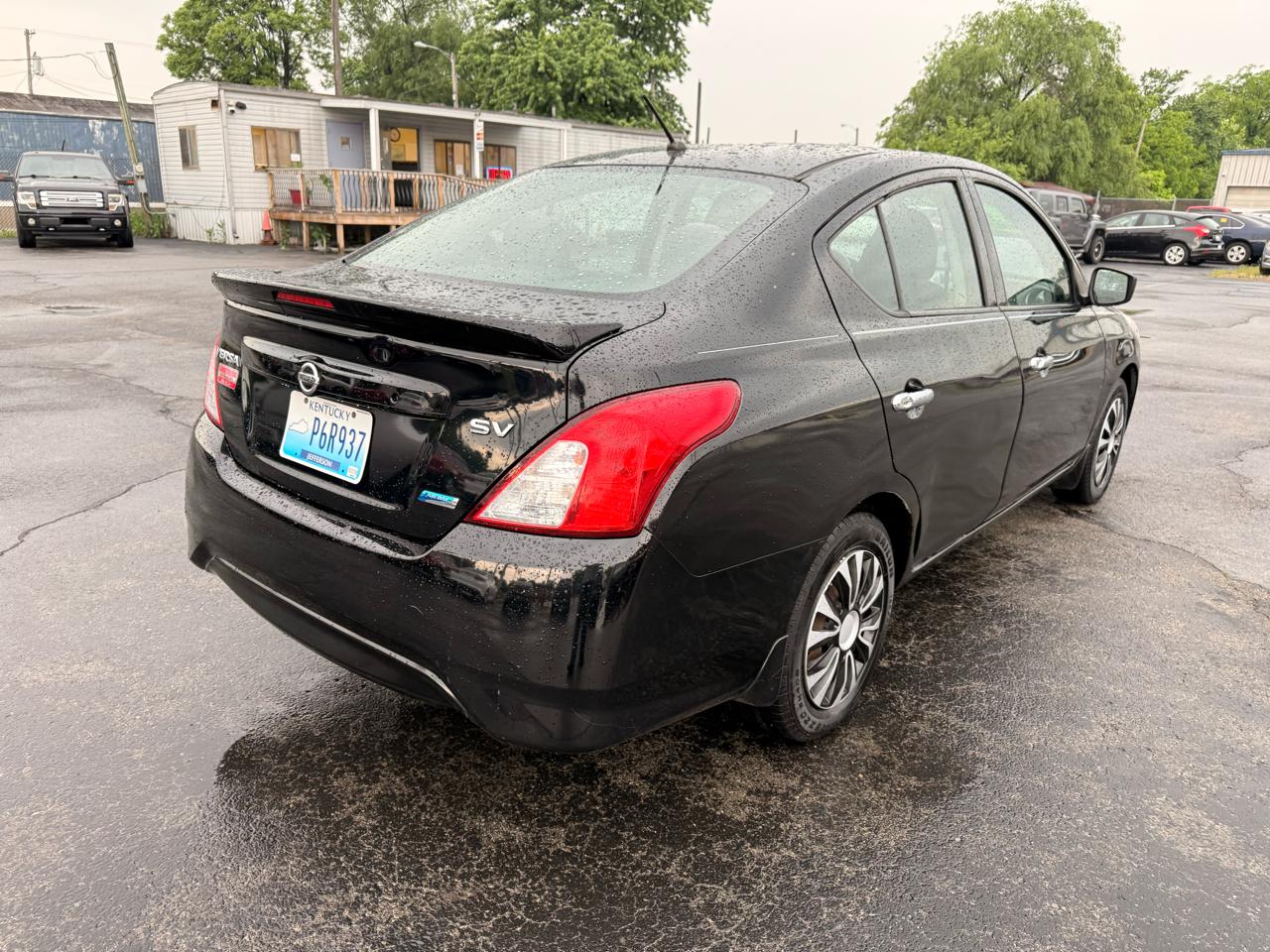 Nissan Versa 4dr Sdn CVT 1.6 SV 2016