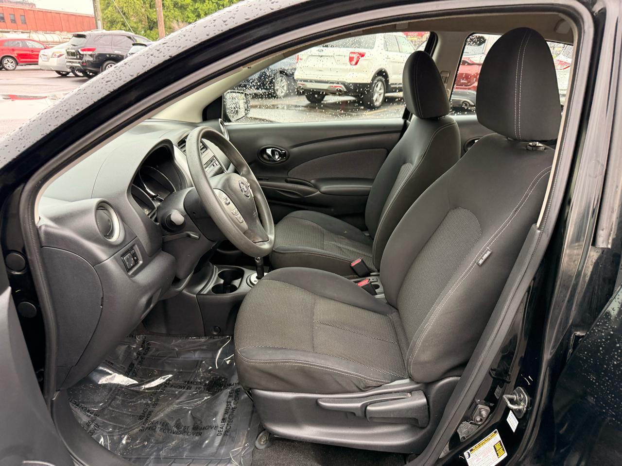 Nissan Versa 4dr Sdn CVT 1.6 SV 2016