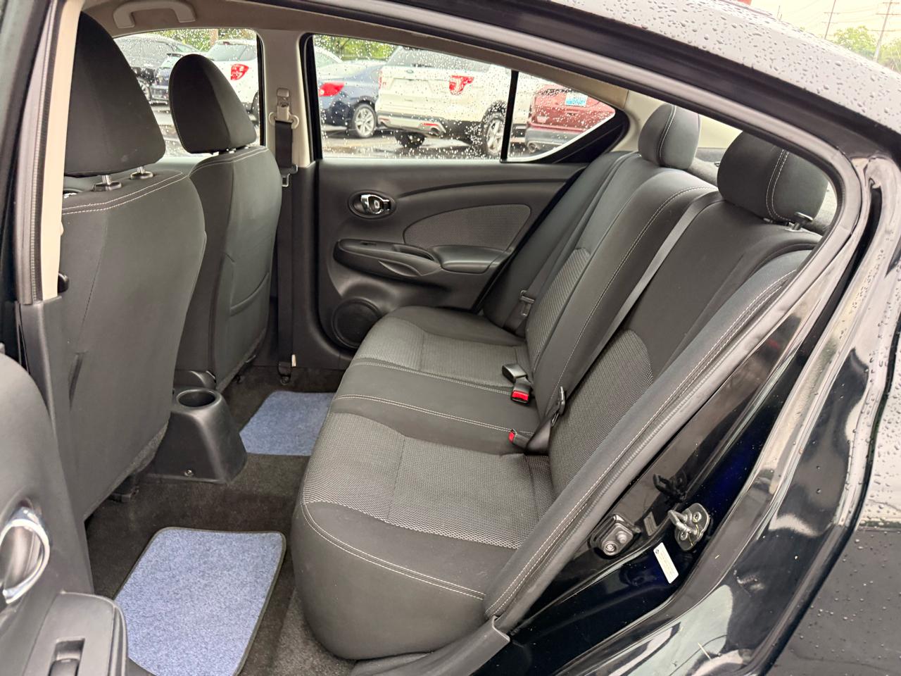 Nissan Versa 4dr Sdn CVT 1.6 SV 2016