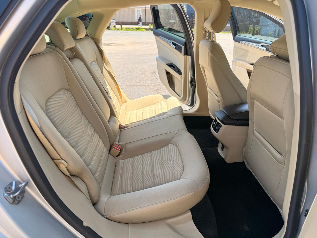 Ford Fusion 4dr Sdn SE FWD 2016