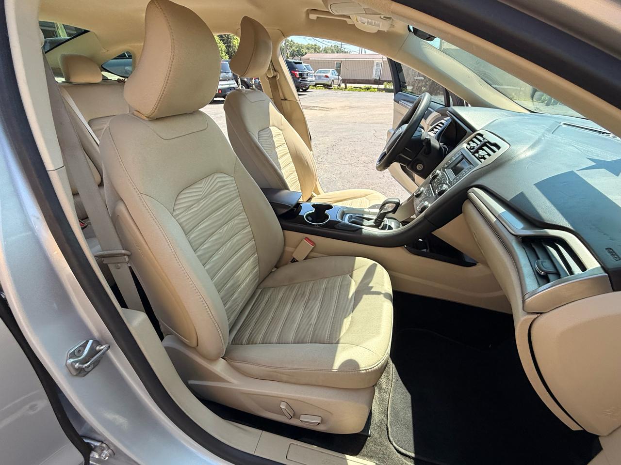 Ford Fusion 4dr Sdn SE FWD 2016