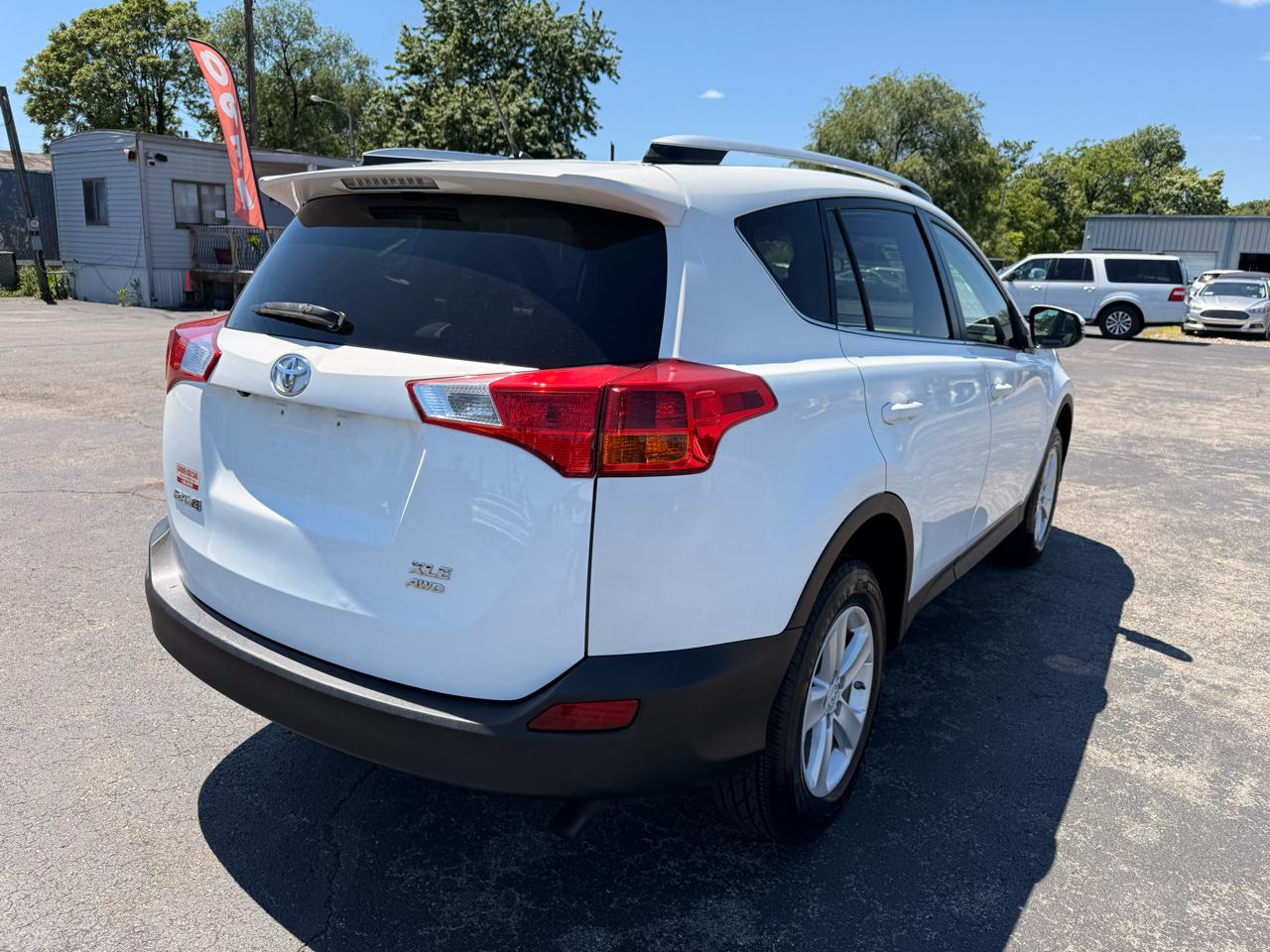 Toyota RAV4 AWD 4dr XLE (Natl) 2013