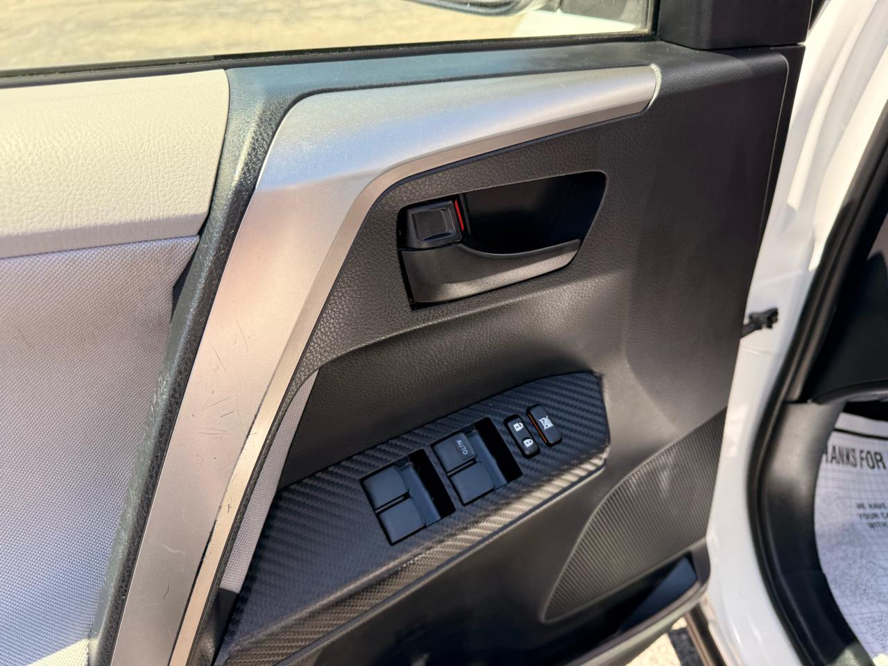 Toyota RAV4 AWD 4dr XLE (Natl) 2013